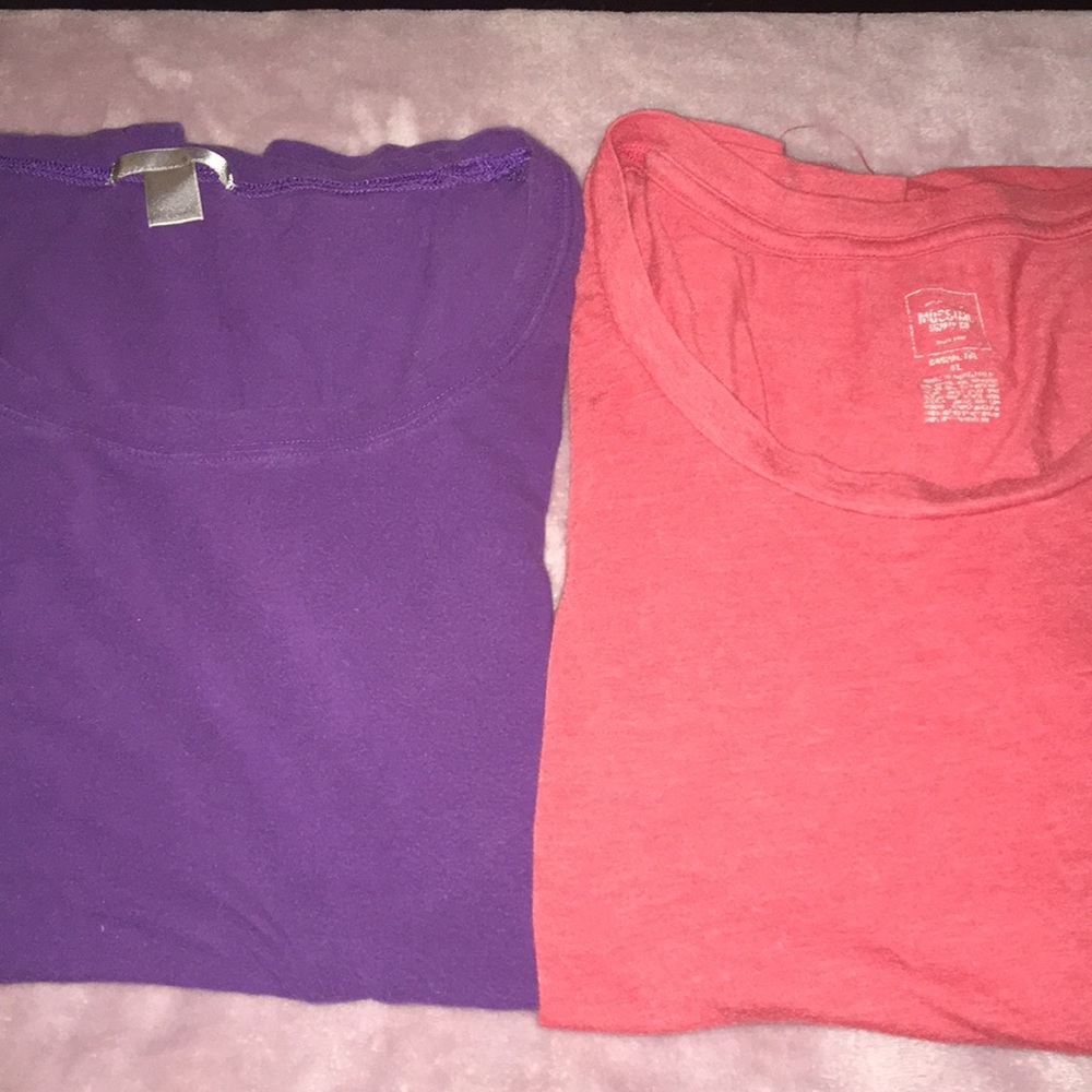 Two bundle of scoop neck T-shirt